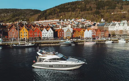 3 h private yacht-cruise around Bergen