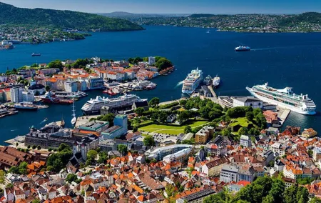 Bergen city overview private walking tour