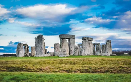Stonehenge & the Cotswolds Including Admission from Bath
