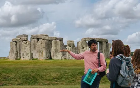 Stonehenge Half-Day luxury guided tour from Bath for 2-8