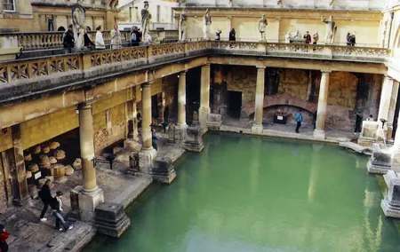One Way or Round Trip Private Transfer: Heathrow Airport to Bath