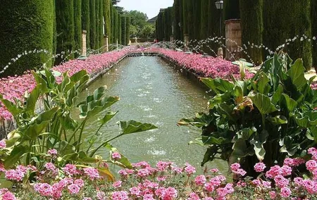 Alcazar and Gardens Guided Tour in Spanish Entrance Included