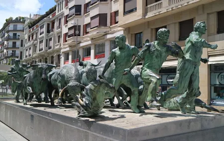 Pamplona Highlights Walking Tour with Coffee and Churros Break