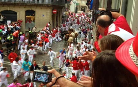 The best San Fermín experience with a balcony and buffet breakfast.
