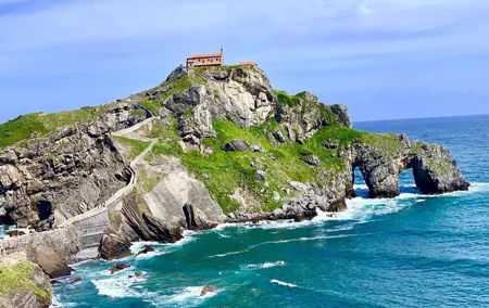 Gaztelugatxe, Mundaka and Gernika Tour from Bilbao