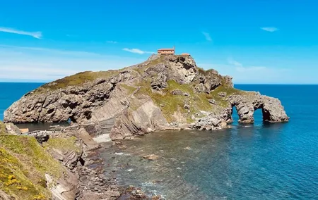 From Bilbao: Gaztelugatxe, Bermeo, Mundaka and Gernika with Txakoli