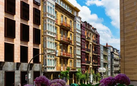 Bilbao : Private Custom Walking Tour with A Guide (Private Tour)
