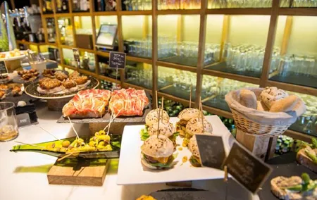 Bilbao: Gastronomic and Cultural Walking Tour with Tastings