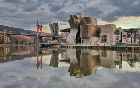Private Guggenheim Museum Bilbao Tour with Official Guide