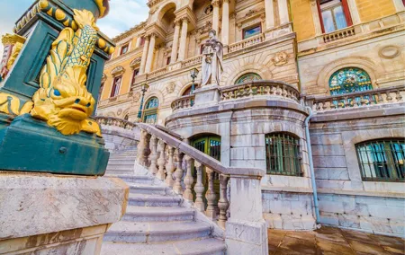Bilbao Scavenger Hunt and Highlights Self-Guided Tour