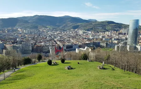 Bilbao Tour + Artxanda Funicular in Spanish