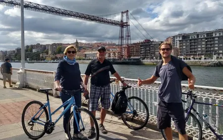 Bike tour with Pintxos & Drinks in Getxo (Scenic Bilbao Seaside)