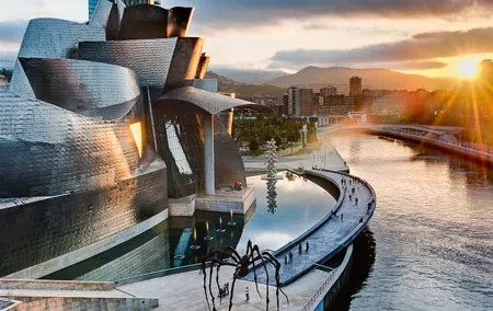 Full-day private Bilbao tour (Guggenheim museum & full pintxo lunch included)