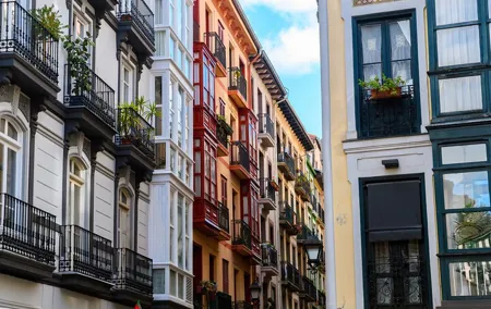 Unique Landmarks of Bilbao – Walking Tour for Couples