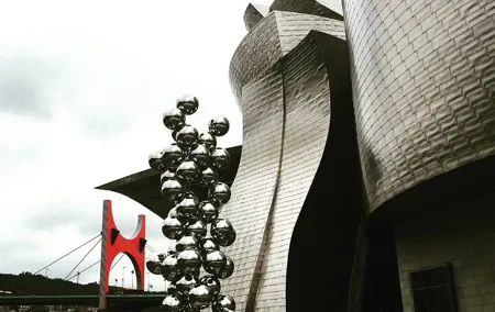 Bilbao Guggenheim Museum Private Tour with Official Tour Guide 100% Personalised