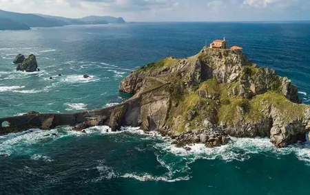 San Juan de Gaztelugatxe with Winery Visit and Lunch (From Bilbao)
