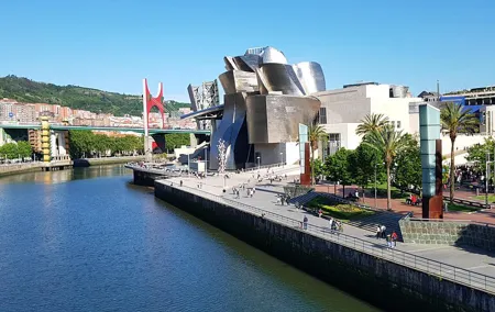 Bizkaia. Bilbao route. Tour of Bilbao, a modern city to discover.