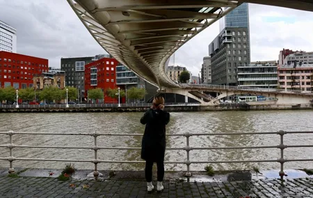 Surprise Walk of Bilbao with a Local