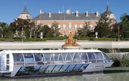 Boat cruise with guide on board + Historical City Adventure Gift