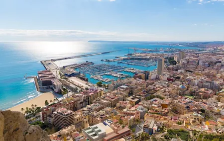 Alicante : Private Custom Walking Tour with a Local Guide