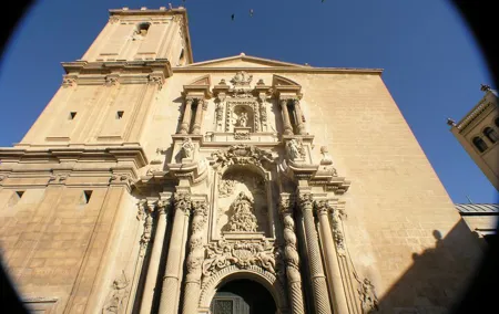 1.5 hour private tour of the Basilica of Santa Maria