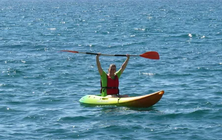 Initiation or guided tour in Kayak through the Bay of El Campello (Alicante)