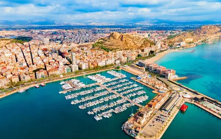 From Alicante: Santa Bárbara Castle, Canelobre Caves & Beach
