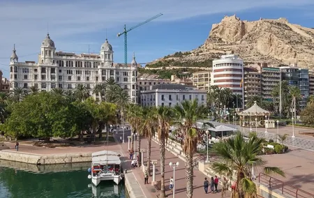 Alicante Private Walking Tour with a Professional Guide