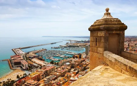 Hello Alicante: Private 2-Hours Intro City Walk with Local Guide
