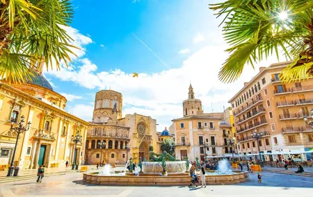 Between Two Gates: A Self-Guided Audio Tour in Valencia