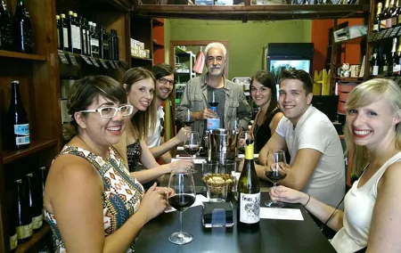 Private premium wine tasting with snacks in Valencia's old town