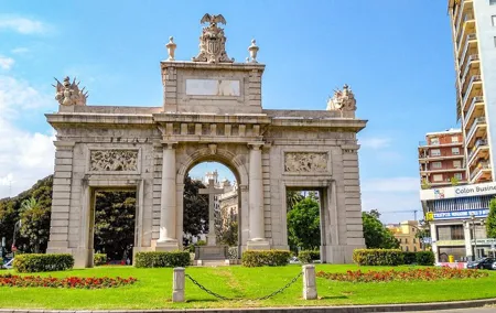 Historic Valencia: Exclusive Private Tour with a Local