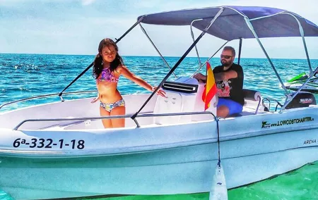 Valencia Boat without license and entrance to Beach Club Piscina