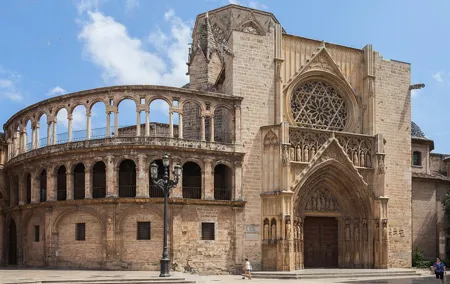 Private Valencia City Walking Tour with Tapas Tastings