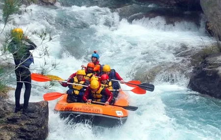 Rafting white water in Montanejos 1h Valencia