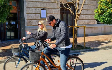 Digital guided 2-Wheel tour- Explore Valencia with a compass!