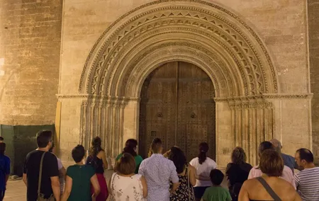 Tour nocturno privado Mitos y leyendas a la luna de Valencia