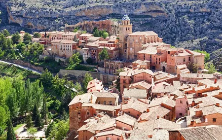 Private Day Trip to Albarracín from Valencia with a local