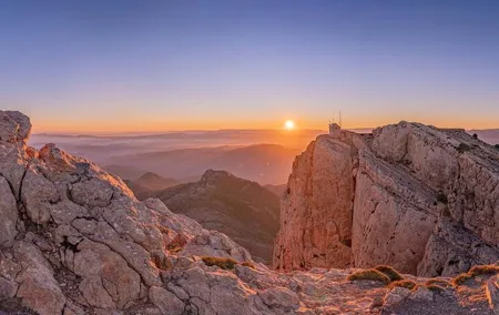 El Penyagolosa (1813m) - Crown the Highest Peak.- OFFICIAL GUIDE