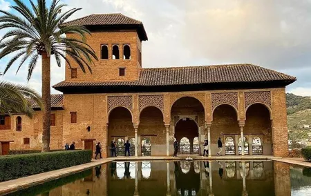 Alhambra Experience – Explore Nasrid Palaces & Generalife Gardens
