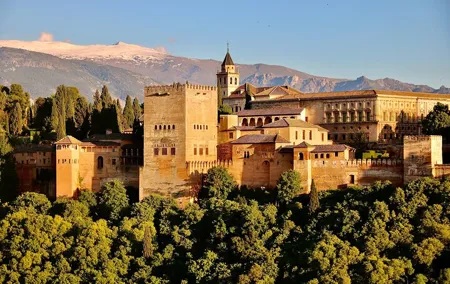 Alhambra and Nasrid Palaces: Skip-the-line Ticket and Local Guide