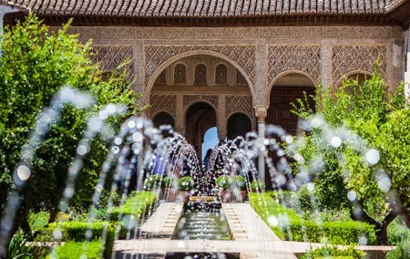 Alhambra with Nazaries Palaces Private Tour