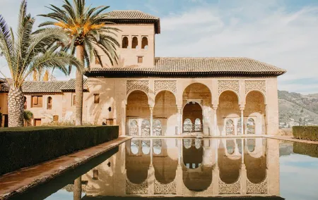 Alhambra and Generalife Skip-the-Line Ticket with Guide