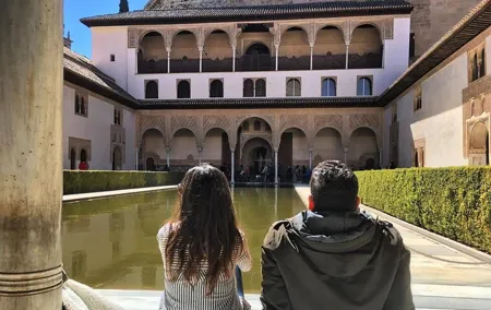 Alhambra &Charles Palace Guided Tour with Optional Nasrid Palaces