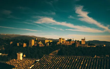 Private Tour to The Alhambra with Nasrid Palaces in Granada