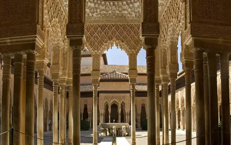 Alhambra Private/Small Group Tour & Nasrid Palaces Skip the Line