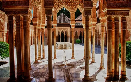 Alhambra Private Tour with a Historian – Nasrid Palaces Included