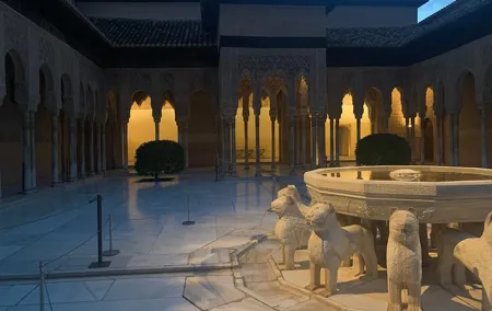 Alhambra: Night Visit to Nasrid Palaces