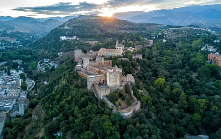 Alhambra & Generalife Skip the Line Regular Group including Nasrid Palaces