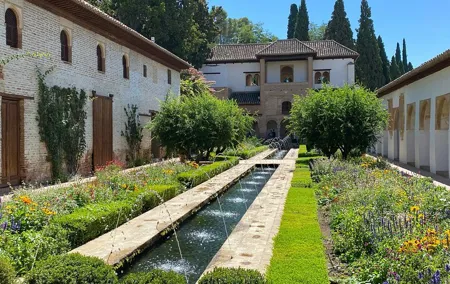 Alhambra Gardens, Generalife and Alcazaba Tickets & Local Guide